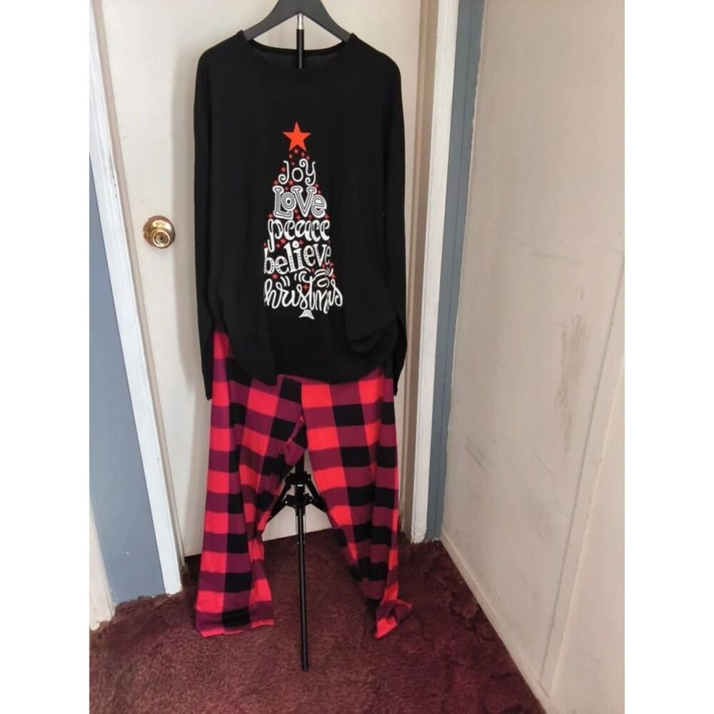 Men's Christmas Pajamas (Size XL)